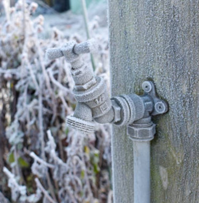 frozen outdoor pipes plumbing immediately